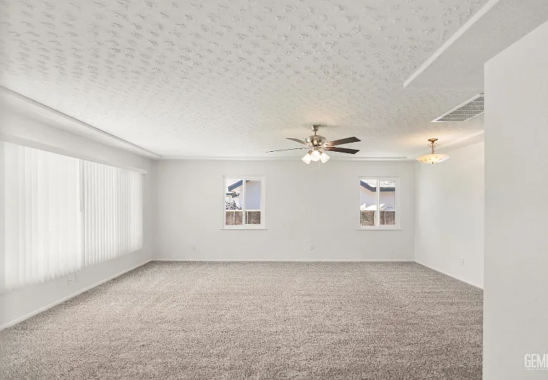 1018 Chester Pl — Photo 7