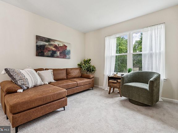 2nd image of 552 Elizabeth Ln