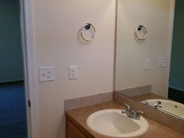460 Laguna Dr — Photo 24