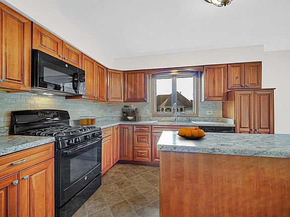 5th image of 12901 Snowberry Ln