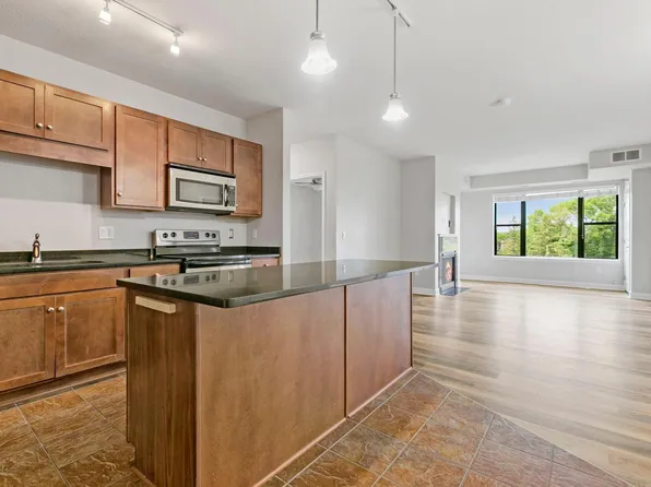 1155 Ford Rd APT 303, Saint Louis Park, MN 55426