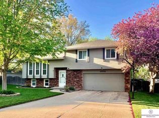 15612 Holmes Cir, Omaha, NE 68135