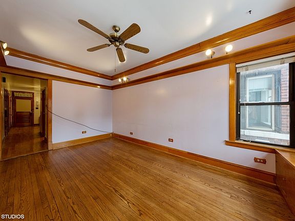3rd image of 3422 N Hamlin Ave