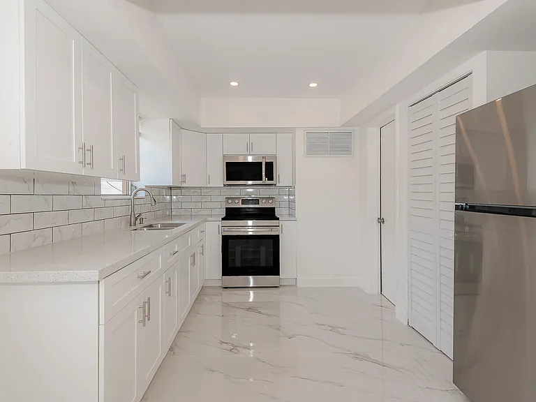 425 SW 18th Ave #425 — Photo 9