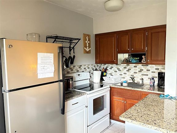2nd image of 120 NE 20th Avenue #2