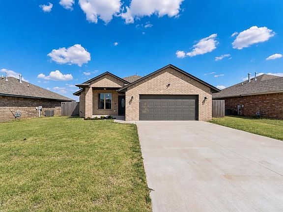 3rd image of 1112 S Colt Ln
