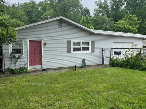 46 Yellowood Dr, Levittown, PA 19057
