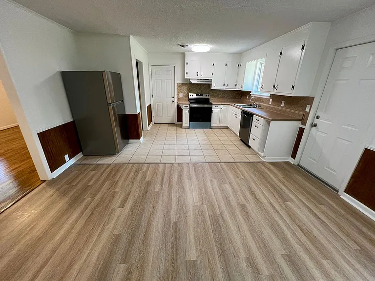 213 Kingnut Dr — Photo 6