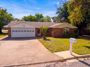 1509 Jefferson St, Bowie, TX 76230