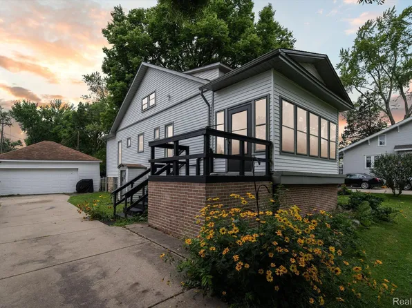27136 E River Rd, Grosse Ile, MI 48138