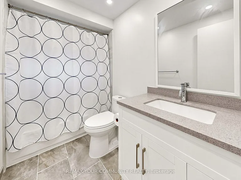 63 Patrice Cres #UPPER — Photo 32