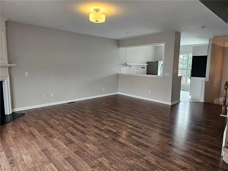 1021 Thornborough Dr — Photo 8