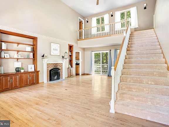 5th image of 127 Cool Glen Cir