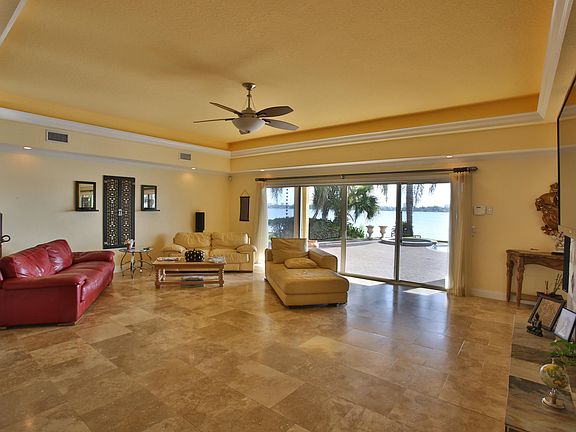 3rd image of 43 Crystal Cir