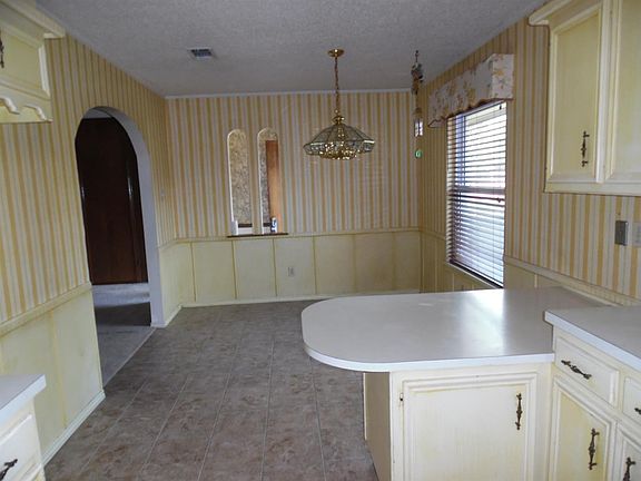 3rd image of 7812 Avenue V
