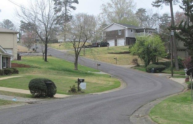2nd image of 952 Garrett Dr
