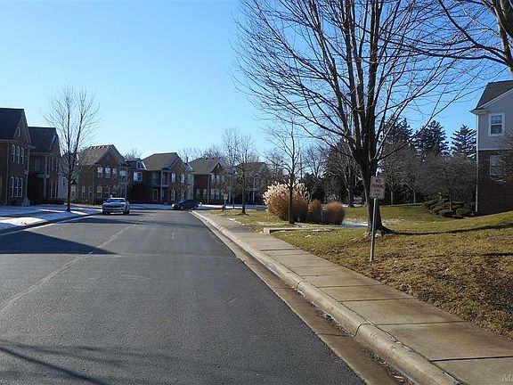 4th image of 42641 Park Crescent Dr #33
