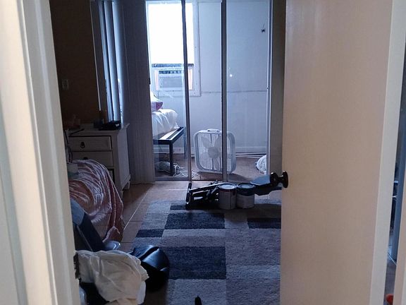 3rd image of 212 Camden I
