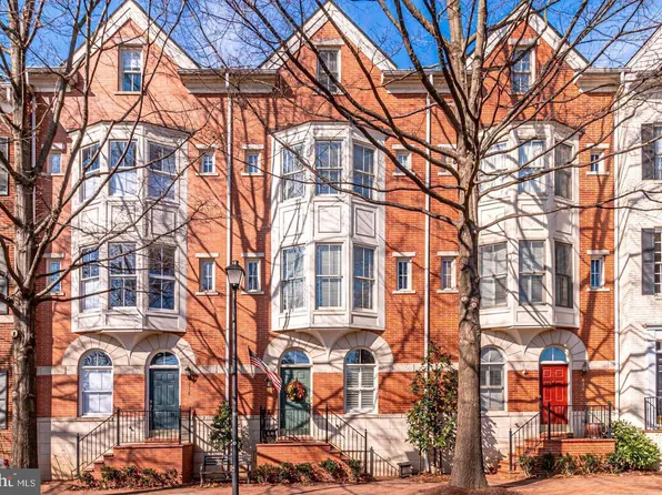 618 N Pitt St, Alexandria, VA 22314