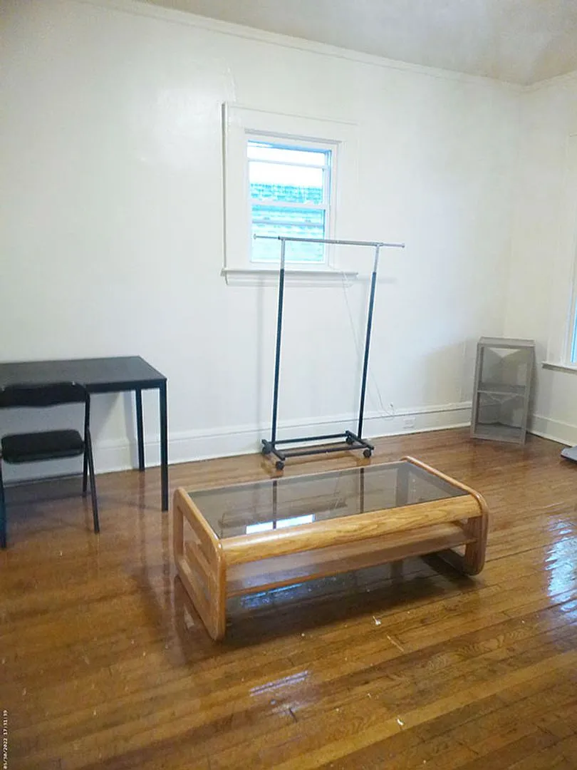 1020 Madison Apt 2 - Available 6/1/27 - 4 Bedroom Duplex Close to Campus! — Photo 3