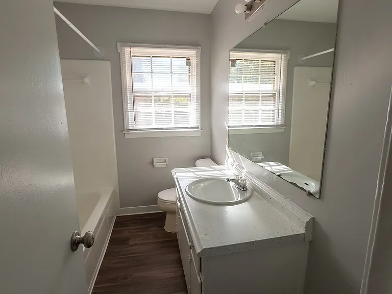 Bluestone Manor Apartment Homes — Photo 8
