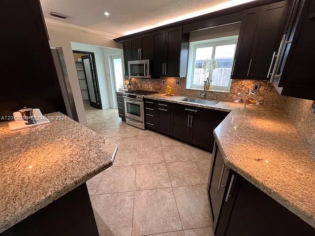 9211 SW 13th St — Photo 32