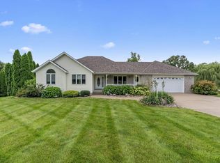 2710 Oak Dr, Muscatine, IA 52761