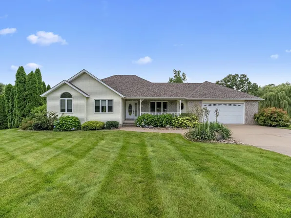 2710 Oak Dr, Muscatine, IA 52761