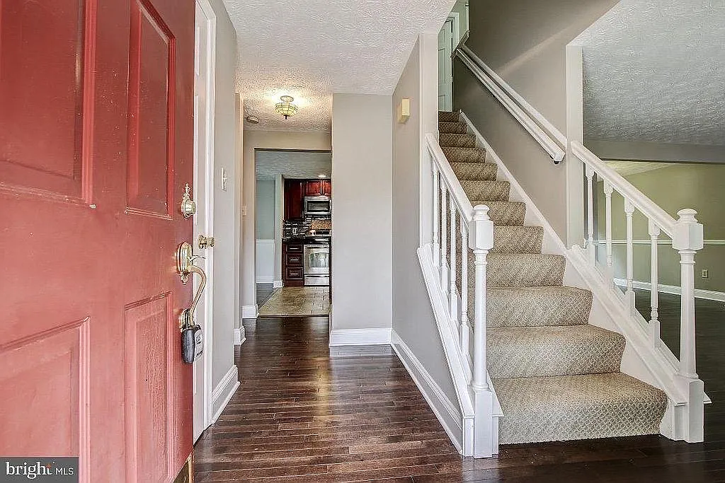 4 bed, 2632 sqft, $3,600 — Photo 3