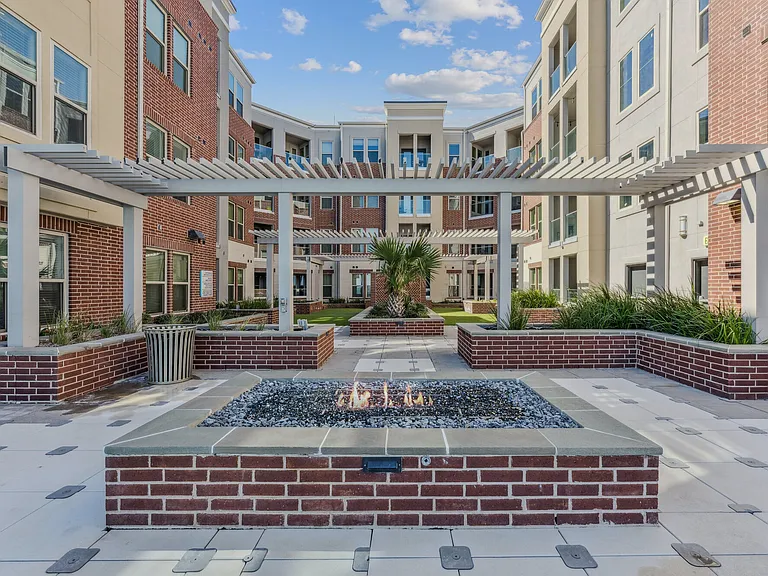 The Alexa Luxury Apartments I & II — Photo 7