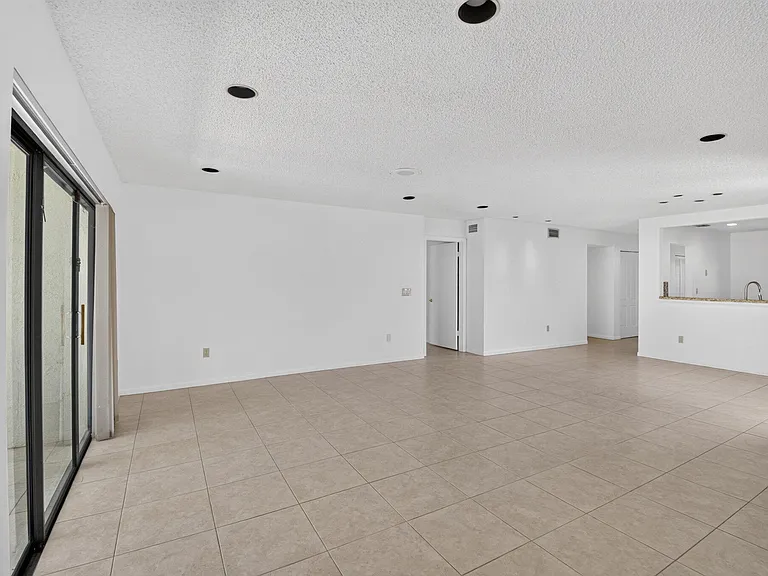 9264 Vista Del Lago #A — Photo 15