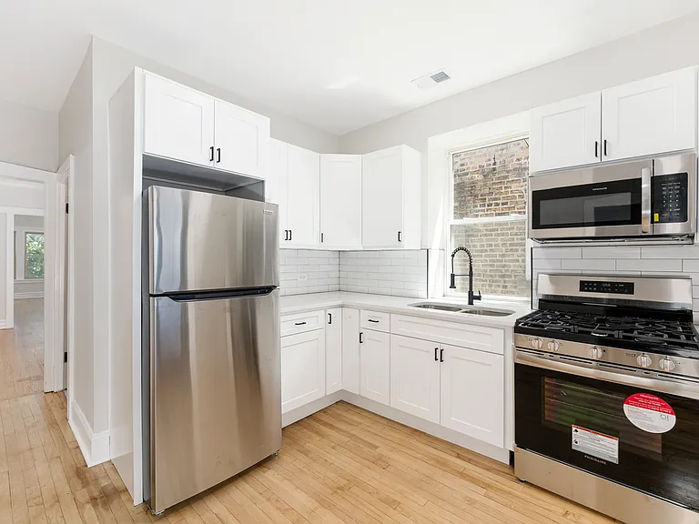 4819 W Barry Ave #2 — Photo 10