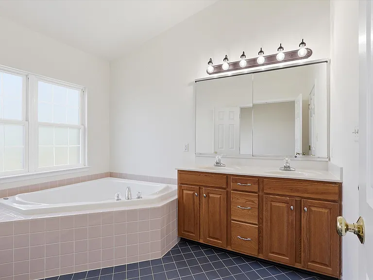 25828 Kirkwood Sq — Photo 17