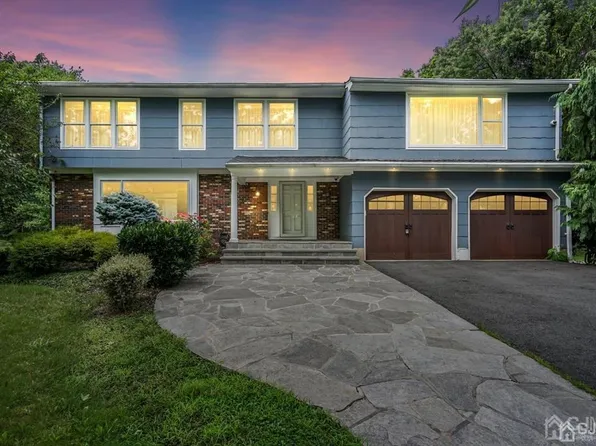 14 Kathy St, Kendall Park, NJ 08824