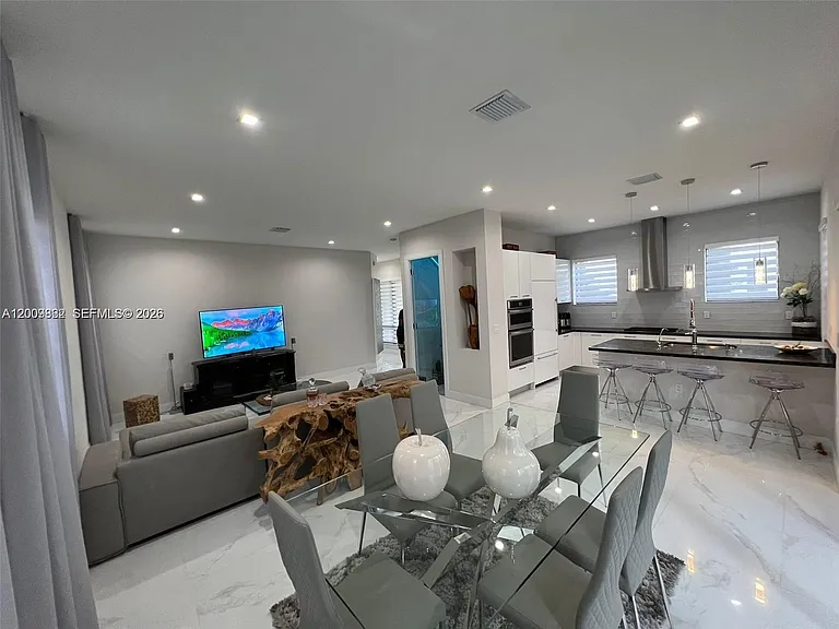 8253 NW 47th Ln — Photo 2