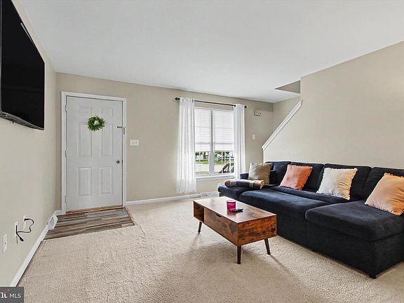 4th image of 1990 Wyatt Cir