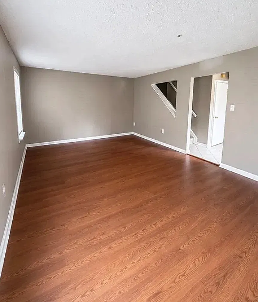 3 bed, 1200 sqft, $2,450 — Photo 4