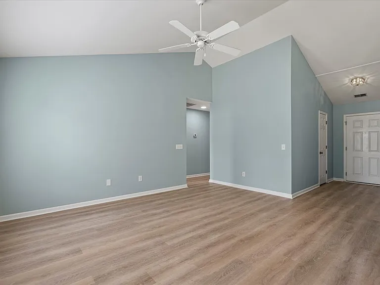 12 Torrey Ln — Photo 8