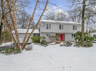 17 Stonehedge Dr, Poughkeepsie, NY 12603