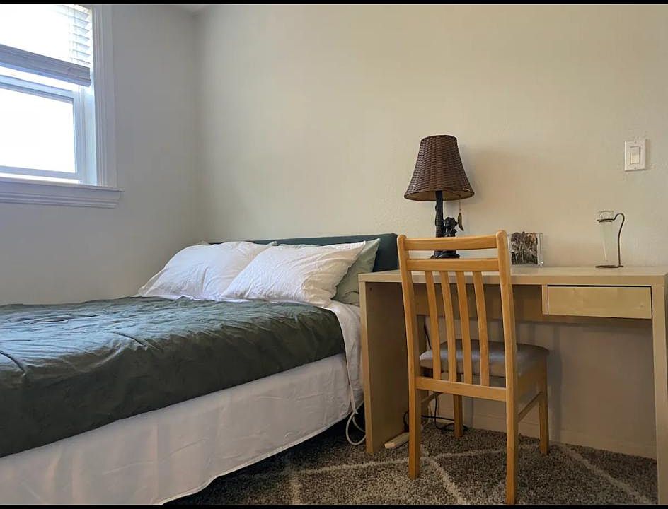 1st image of 815 2nd Ave