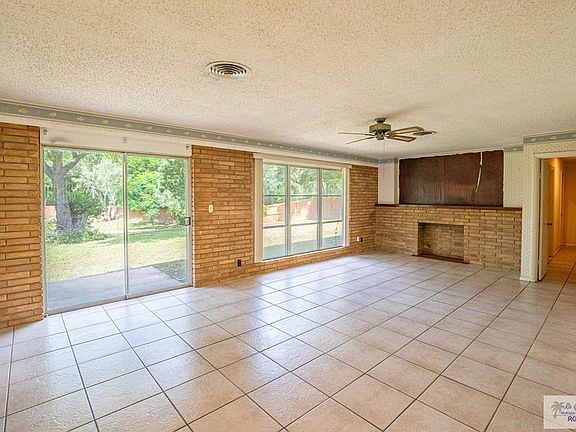 2nd image of 1917 Elmwood Dr