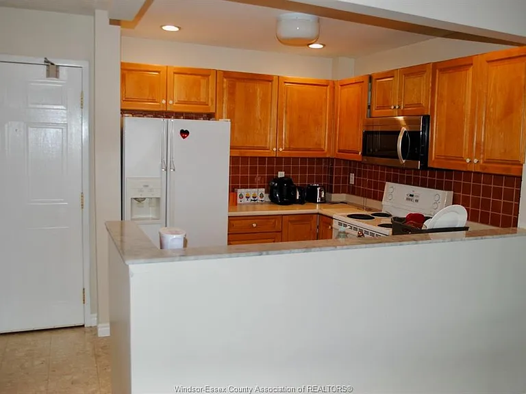 3000 Sandwich St #410 — Photo 5