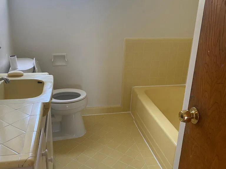 1221 N Flores St #4 — Photo 9