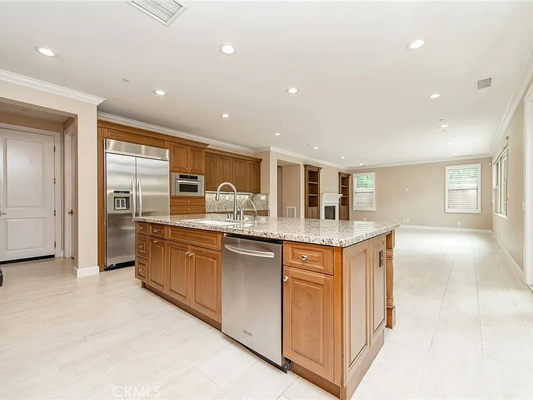 55 Hazelton — Photo 9
