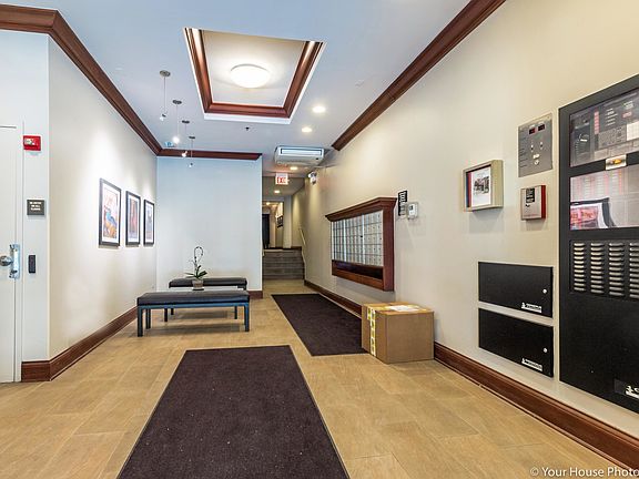 2nd image of 547 S Clark St APT 401