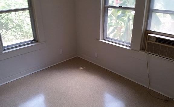 2nd image of 2206 Canterbury St