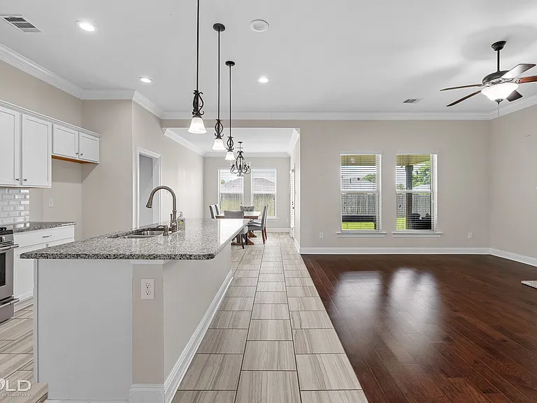 1943 Valdemar Pl — Photo 14