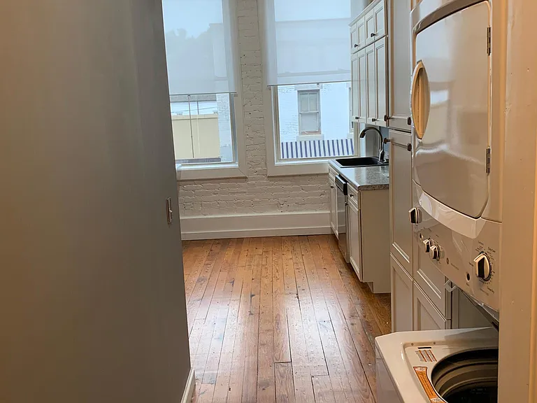 135 W Union St #A — Photo 3