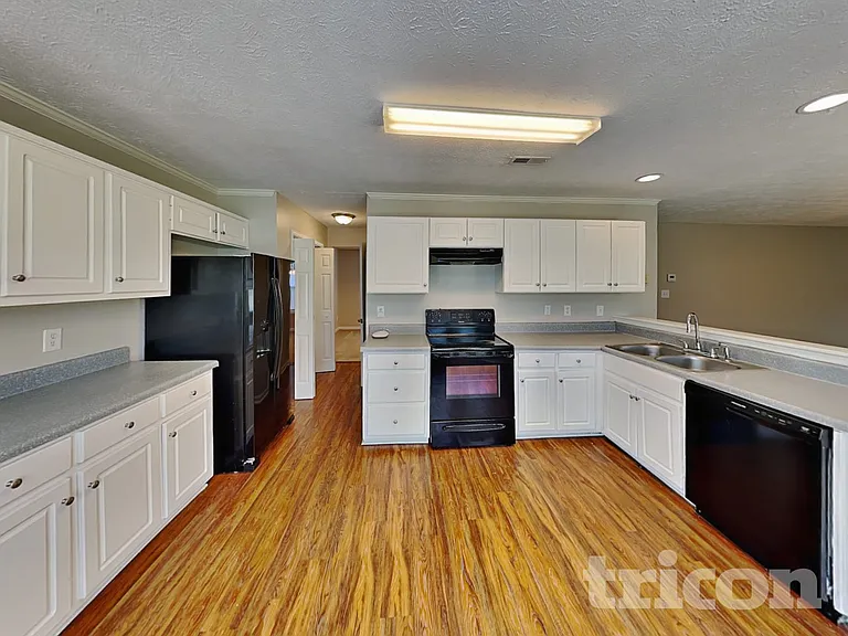 101 Midland Dr — Photo 6
