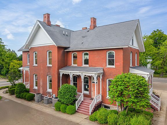 2nd image of 414 Maple St